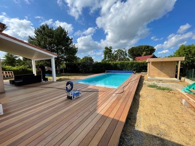 Piscine 8m x 4m et sa terrasse en IPE